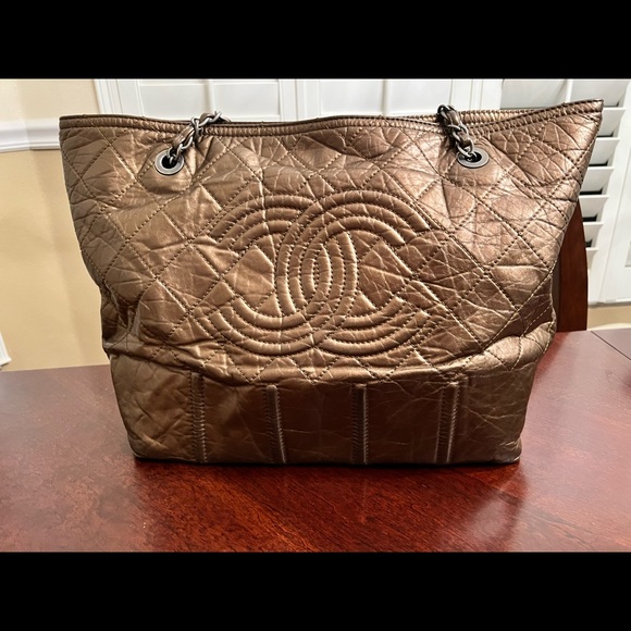Chanel large shopping bag. Excellent condition. No visible wear. - Picture 2 of 10